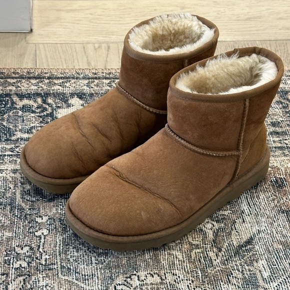 UGG classic mini boots - Picture 2 of 2